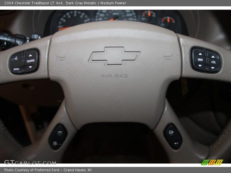 Dark Gray Metallic / Medium Pewter 2004 Chevrolet TrailBlazer LT 4x4