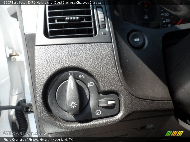 Cloud 9 White / Charcoal/Charcoal 2005 Ford Focus ZX5 S Hatchback