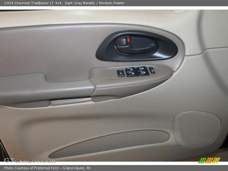 Dark Gray Metallic / Medium Pewter 2004 Chevrolet TrailBlazer LT 4x4