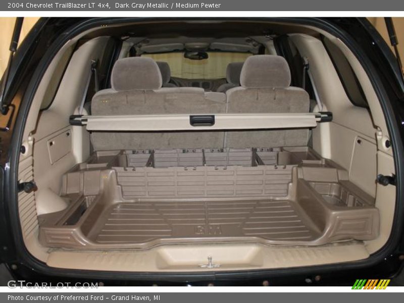 Dark Gray Metallic / Medium Pewter 2004 Chevrolet TrailBlazer LT 4x4
