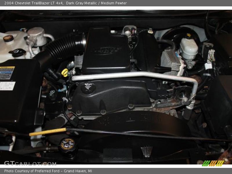 Dark Gray Metallic / Medium Pewter 2004 Chevrolet TrailBlazer LT 4x4