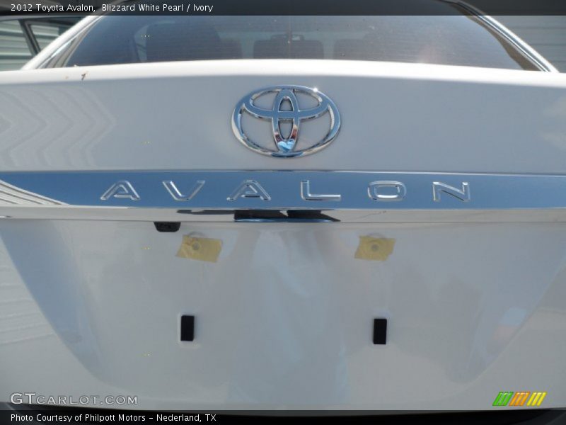 Blizzard White Pearl / Ivory 2012 Toyota Avalon