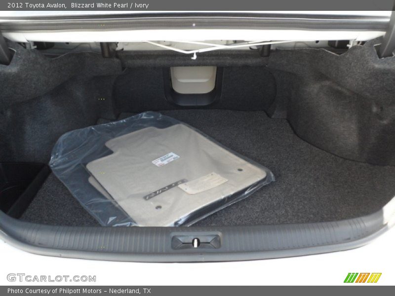 Blizzard White Pearl / Ivory 2012 Toyota Avalon