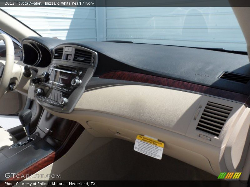 Blizzard White Pearl / Ivory 2012 Toyota Avalon
