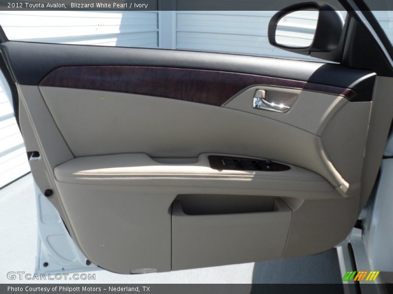 Blizzard White Pearl / Ivory 2012 Toyota Avalon