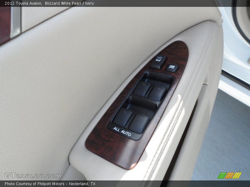 Blizzard White Pearl / Ivory 2012 Toyota Avalon