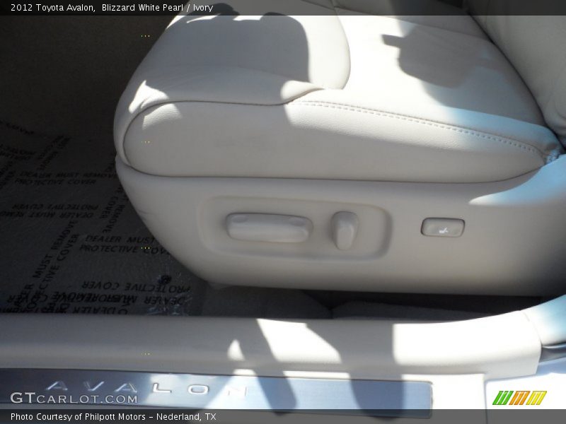 Blizzard White Pearl / Ivory 2012 Toyota Avalon