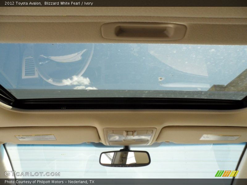 Blizzard White Pearl / Ivory 2012 Toyota Avalon