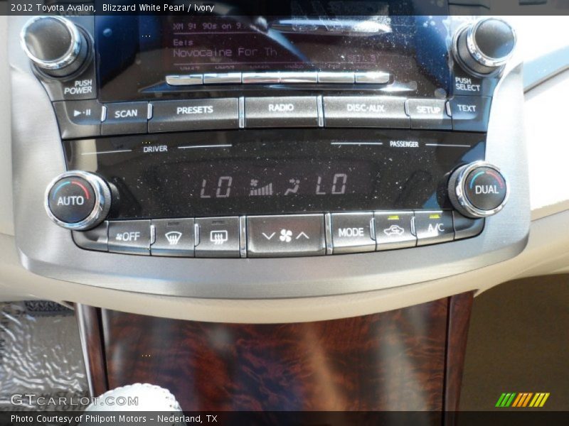 Blizzard White Pearl / Ivory 2012 Toyota Avalon