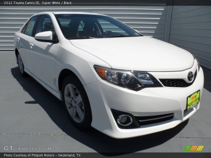 Super White / Black 2012 Toyota Camry SE