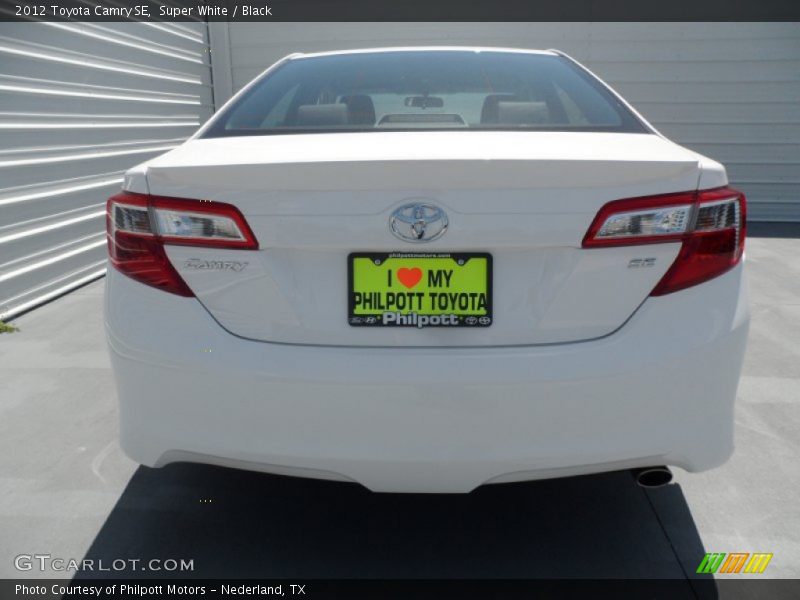 Super White / Black 2012 Toyota Camry SE