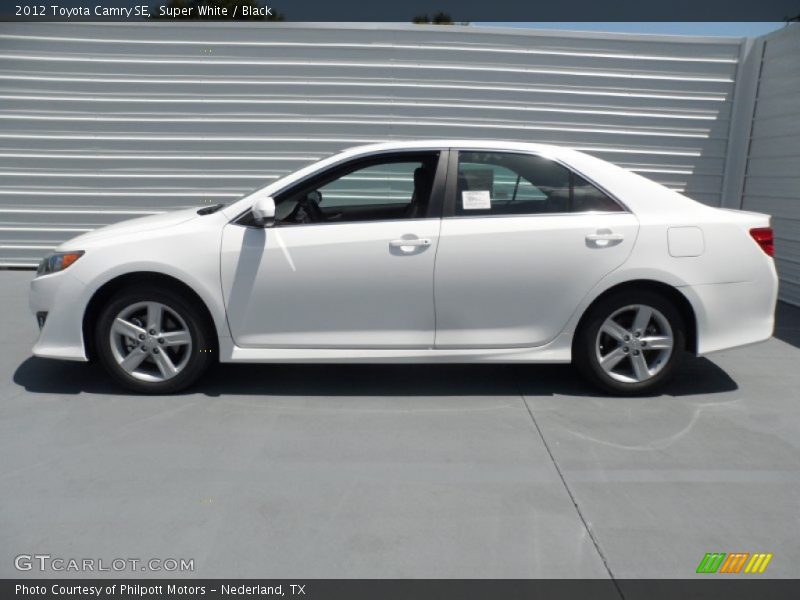 Super White / Black 2012 Toyota Camry SE