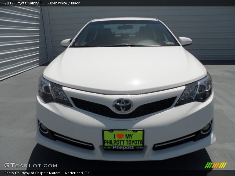 Super White / Black 2012 Toyota Camry SE