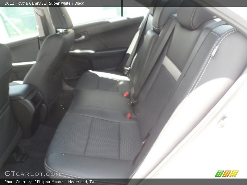 Super White / Black 2012 Toyota Camry SE