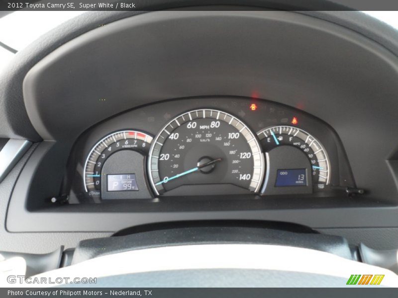 Super White / Black 2012 Toyota Camry SE