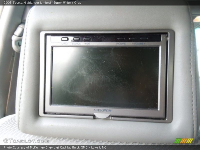 Super White / Gray 2005 Toyota Highlander Limited