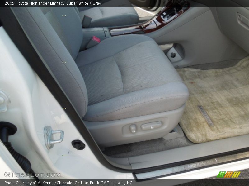 Super White / Gray 2005 Toyota Highlander Limited