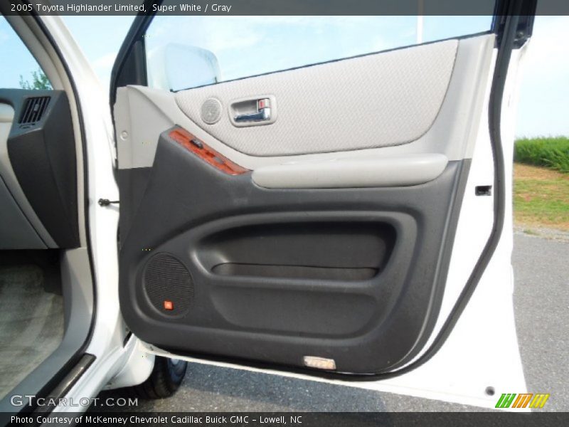 Super White / Gray 2005 Toyota Highlander Limited