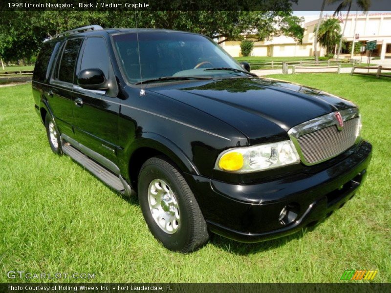 Front 3/4 View of 1998 Navigator 