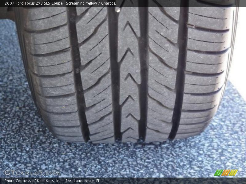 Screaming Yellow / Charcoal 2007 Ford Focus ZX3 SES Coupe