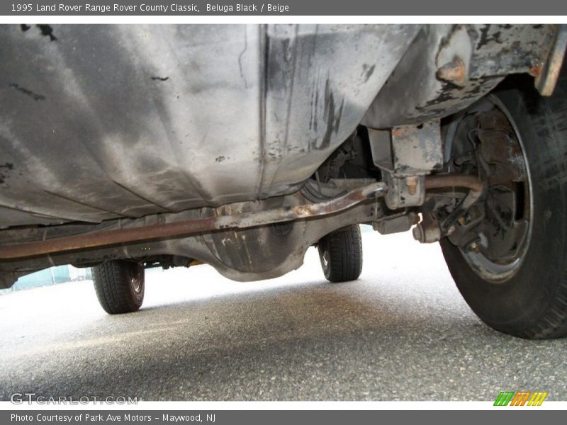 Undercarriage of 1995 Range Rover County Classic