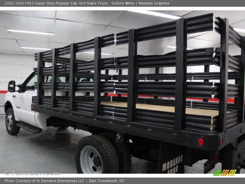 Oxford White / Medium Graphite 2002 Ford F450 Super Duty Regular Cab 4x4 Stake Truck