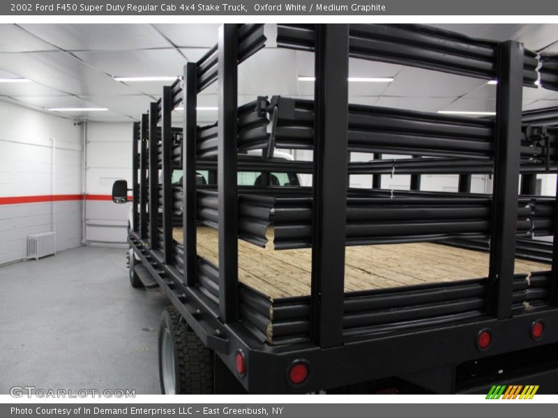 Oxford White / Medium Graphite 2002 Ford F450 Super Duty Regular Cab 4x4 Stake Truck