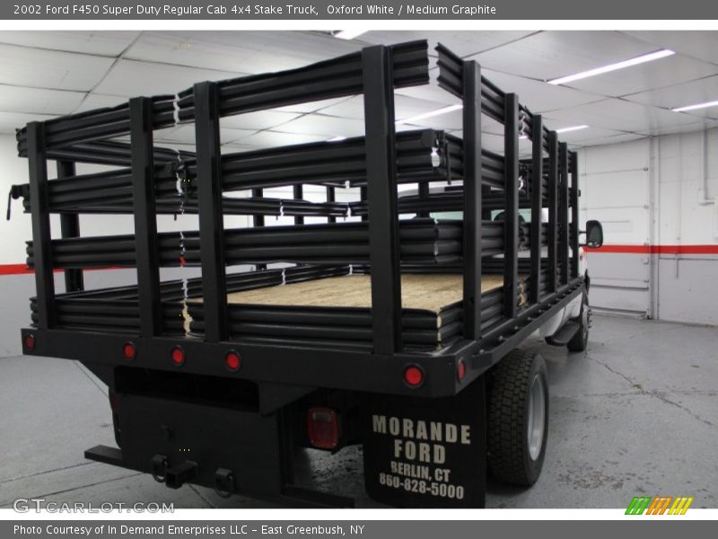 Oxford White / Medium Graphite 2002 Ford F450 Super Duty Regular Cab 4x4 Stake Truck