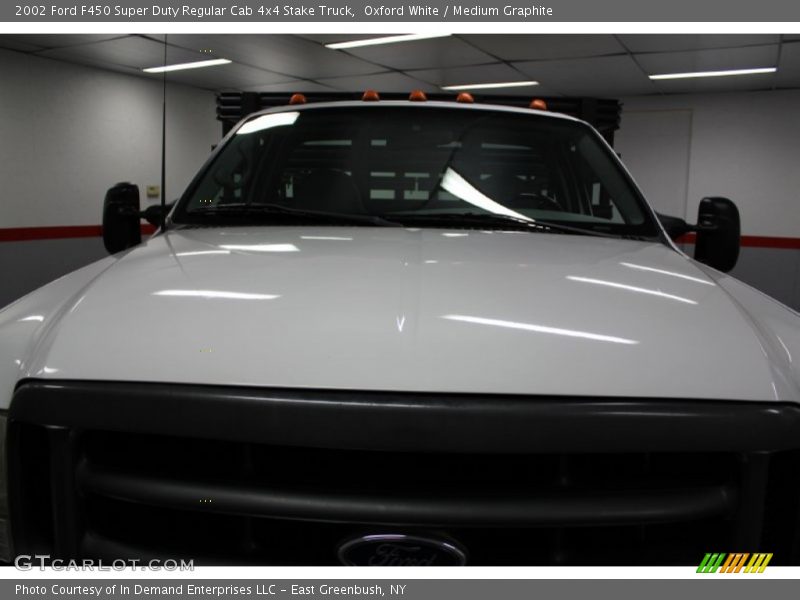 Oxford White / Medium Graphite 2002 Ford F450 Super Duty Regular Cab 4x4 Stake Truck