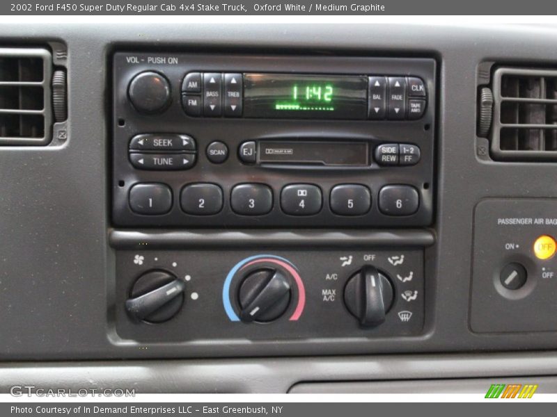 Oxford White / Medium Graphite 2002 Ford F450 Super Duty Regular Cab 4x4 Stake Truck