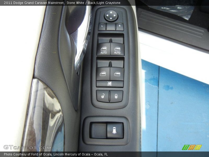 Stone White / Black/Light Graystone 2011 Dodge Grand Caravan Mainstreet