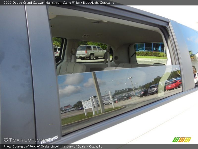 Stone White / Black/Light Graystone 2011 Dodge Grand Caravan Mainstreet