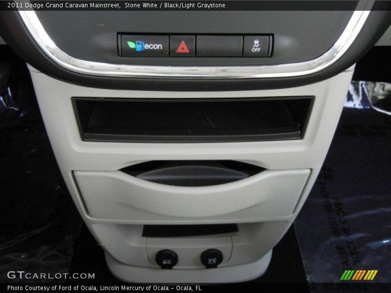 Stone White / Black/Light Graystone 2011 Dodge Grand Caravan Mainstreet
