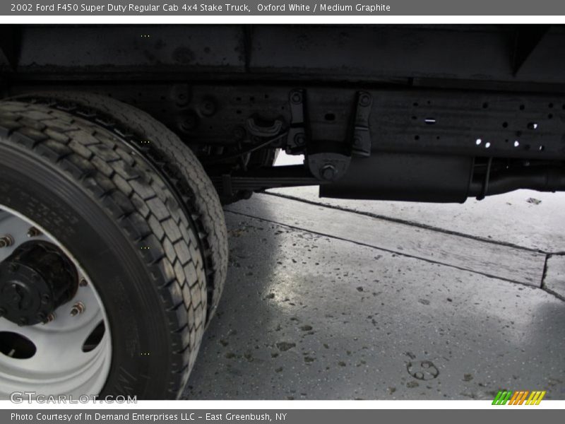 Oxford White / Medium Graphite 2002 Ford F450 Super Duty Regular Cab 4x4 Stake Truck