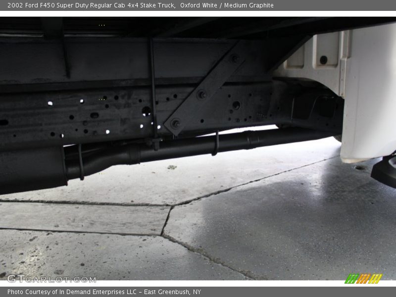 Oxford White / Medium Graphite 2002 Ford F450 Super Duty Regular Cab 4x4 Stake Truck