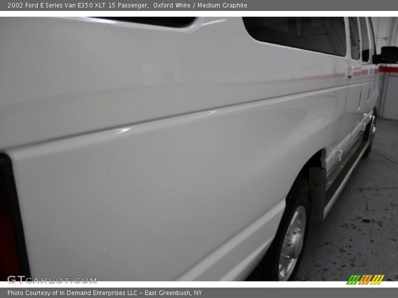 Oxford White / Medium Graphite 2002 Ford E Series Van E350 XLT 15 Passenger