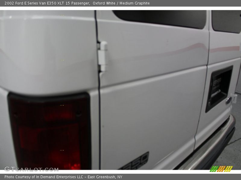 Oxford White / Medium Graphite 2002 Ford E Series Van E350 XLT 15 Passenger