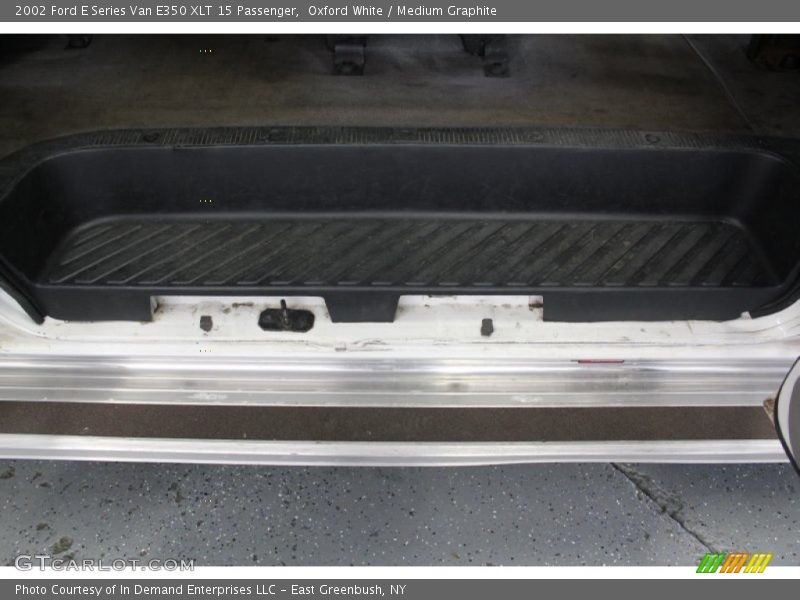 Oxford White / Medium Graphite 2002 Ford E Series Van E350 XLT 15 Passenger