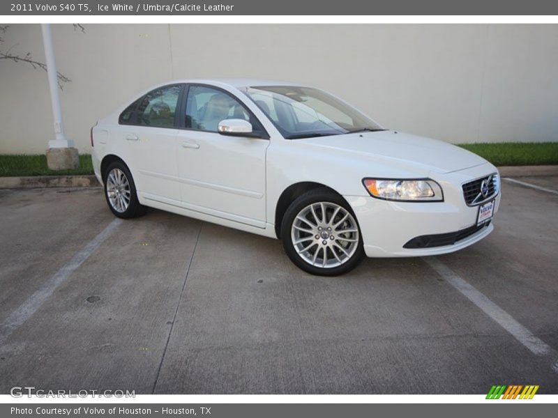 Ice White / Umbra/Calcite Leather 2011 Volvo S40 T5