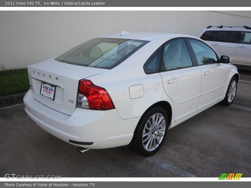 Ice White / Umbra/Calcite Leather 2011 Volvo S40 T5