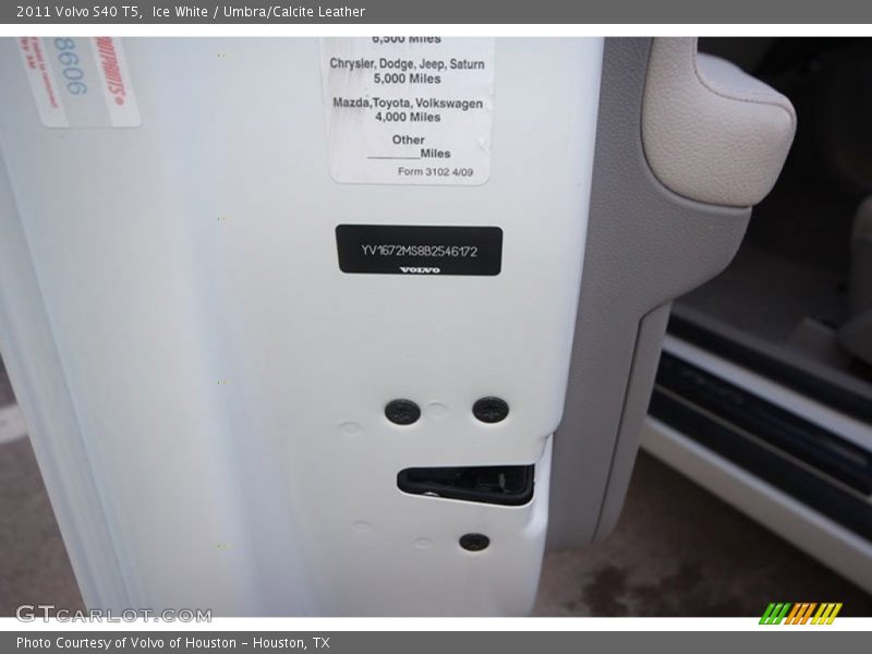 Ice White / Umbra/Calcite Leather 2011 Volvo S40 T5