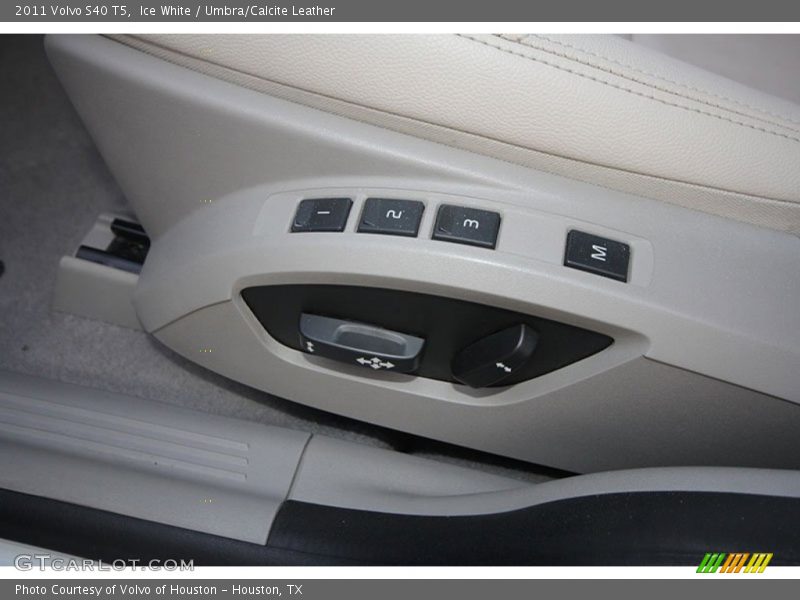 Ice White / Umbra/Calcite Leather 2011 Volvo S40 T5