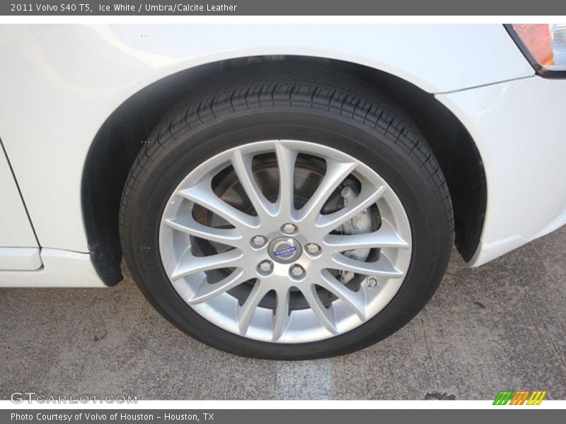Ice White / Umbra/Calcite Leather 2011 Volvo S40 T5