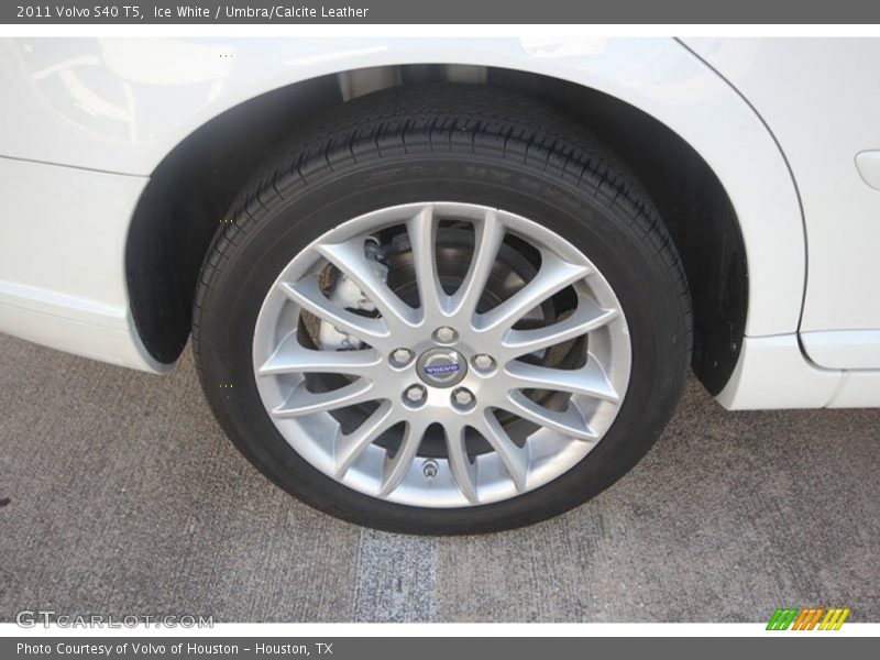 Ice White / Umbra/Calcite Leather 2011 Volvo S40 T5