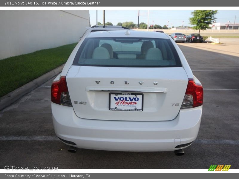 Ice White / Umbra/Calcite Leather 2011 Volvo S40 T5