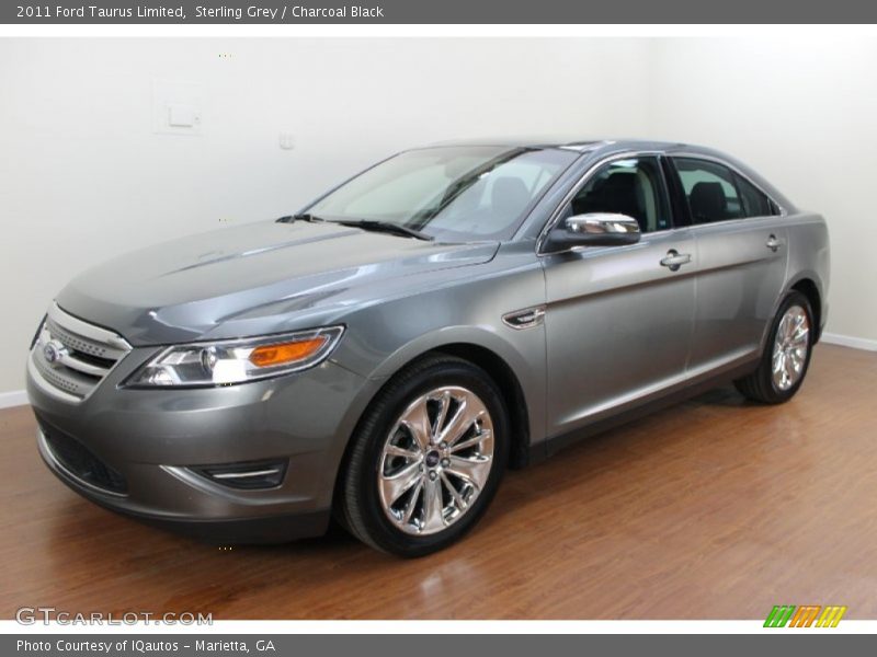 Front 3/4 View of 2011 Taurus Limited
