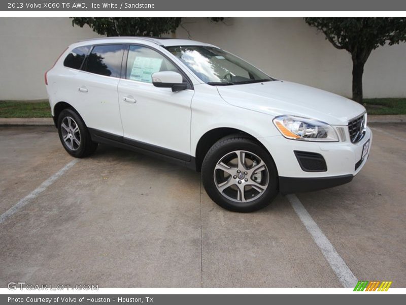 Front 3/4 View of 2013 XC60 T6 AWD