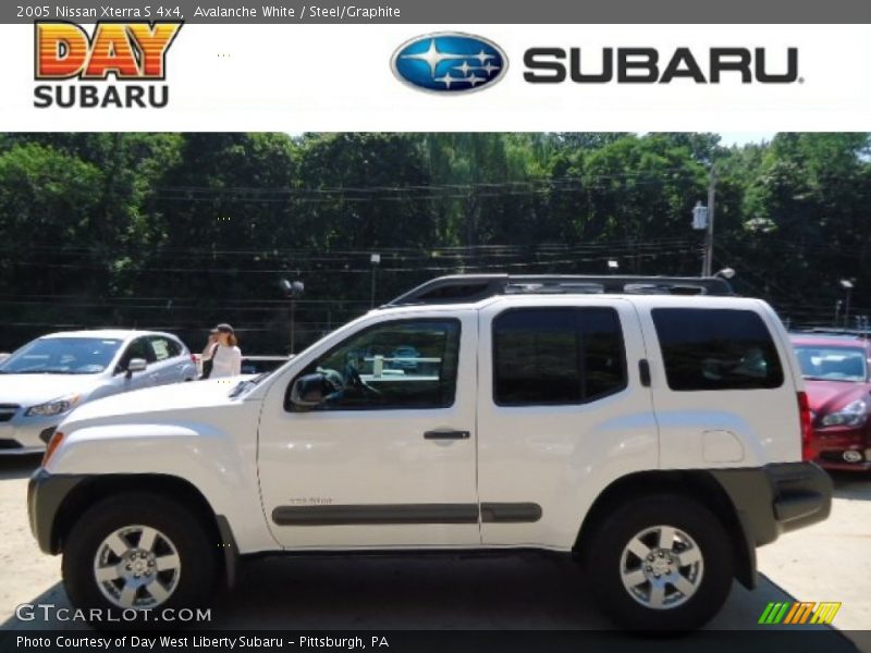 Avalanche White / Steel/Graphite 2005 Nissan Xterra S 4x4
