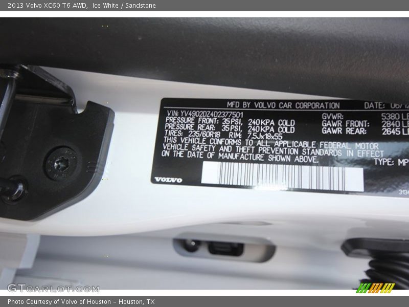 Ice White / Sandstone 2013 Volvo XC60 T6 AWD