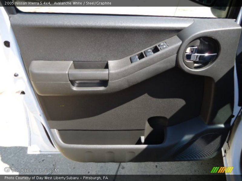 Avalanche White / Steel/Graphite 2005 Nissan Xterra S 4x4